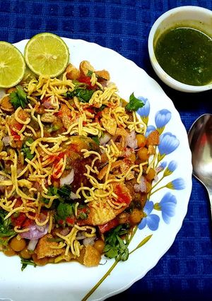 A picture of Ragda Patties.