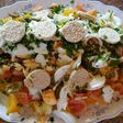 Ensaladilla malagueña con bacalao, naranja y huevas de merluza