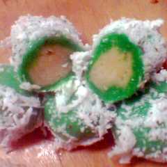 รูปของ Klepon unik isi adonan tepung, enakk dan lembut