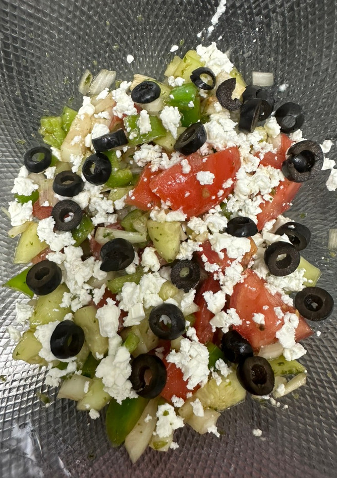 Una foto de 462. Ensalada Shopska búlgara (entrante ensalada)
