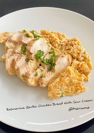 A picture of Rosmarino, Garlic Chicken Breast With Sour Cream.