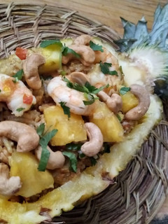 Una foto de Khao pad Saparod o arroz frito con piña 🍍🇹🇭