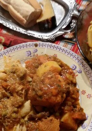Una foto de Estofado de pollo con fideos mostacholes