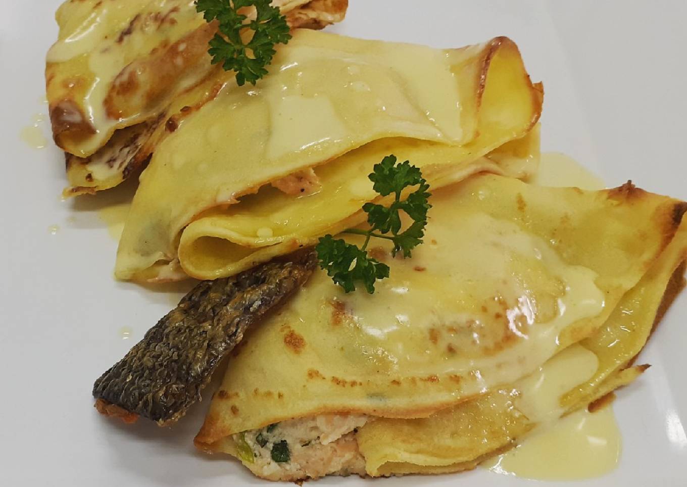 Crepes de salm贸n y salsa de jengibre馃槏