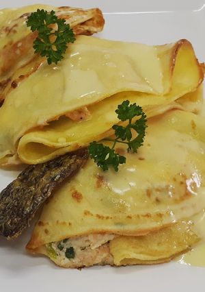 Una foto de Crepes de salmón y salsa de jengibre😍