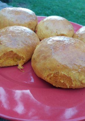 Una foto de Pan de hamburguesas con calabaza🍔