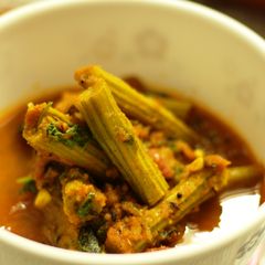 A picture of Drumstick Masala -Groove in some gravy.