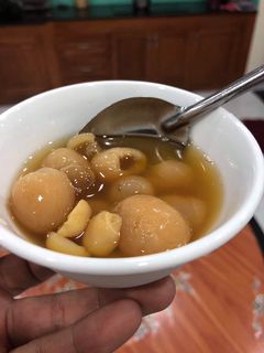 Hình của món Chè hạt sen long nhãn.