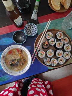 Una foto de Sushi gigante