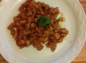 Una foto de Salchichas con chipotle y catsup