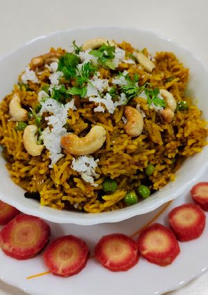 मटार भात (matar bhat recipe in marathi) रेसिपी चे मुख्य फोटो 