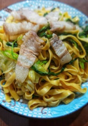 Hình của món Mì trứng xào rau.