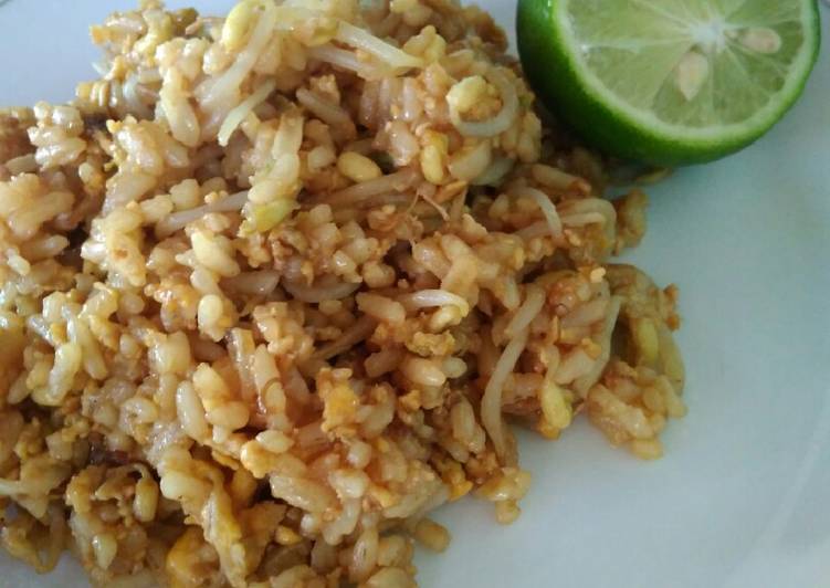 Bagaimana Membuat Nasi goreng kecambah aroma nipis, Lezat