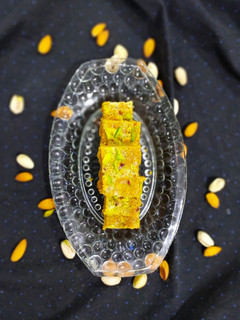મોહન થાળ (Mohan Thal Recipe In Gujarati) રેસીપી મુખ્ય ફોટો