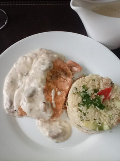 Una foto de Salmón al limón con salsa margarita