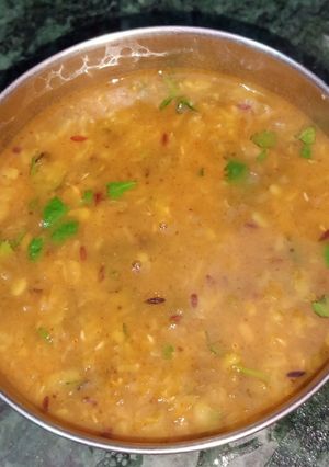 A picture of Dal fry.