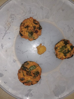 முருங்கைக்கீரை பருப்பு வடை(Murunkai keerai paruppu vadai recipe in tamil) செய்முறை முக்கிய புகைப்படம்