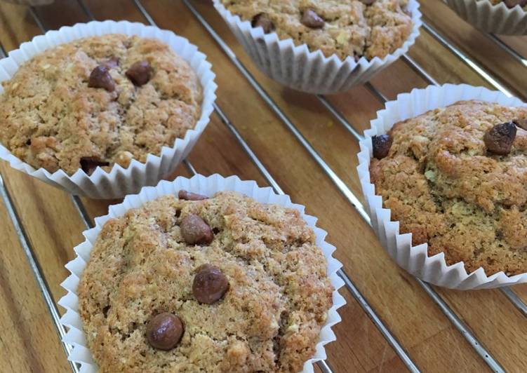 Cinnamon muffins with oats and fresh ginger