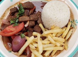 Una foto de Lomo saltado
