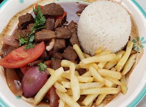 Una foto de Lomo saltado