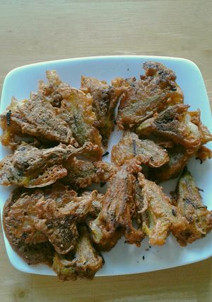 Hình của món Bông bí nhồi thịt chiên giòn.