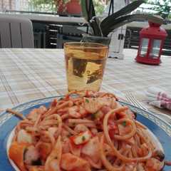 Foto di Spaghetti alla chitarra ai frutti di mare in rosso