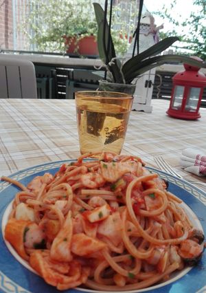 Foto di Spaghetti alla chitarra ai frutti di mare in rosso