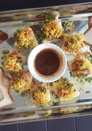 બ્રેડ ચાટ (Bread Chaat Recipe In Gujarati) રેસીપી મુખ્ય ફોટો