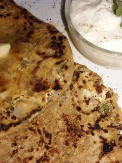 पनीर पराठा (paneer paratha recipe in hindi) रेसिपी मुख्य फोटो