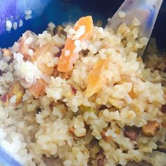 A picture of Honey apricot bulger wheat with pistachios.
