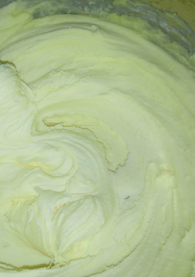 A picture of How to mix your butter icing.