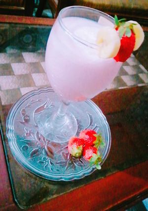A picture of Strawberry banana smoothies🍓🍌.