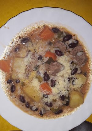 Una foto de Guiso de arroz con porotos colorados