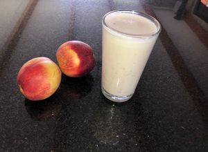 Una foto de Leche con duraznos