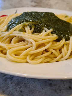 Una foto de Espaguetis con "pesto" de almendras