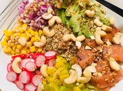 Une photo de saumon quinoa