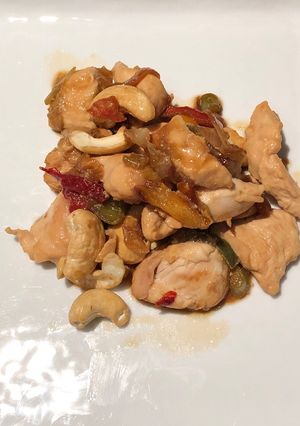 Une photo de Poulet aux noix de cajou