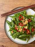 Runner bean with crispy garlic, salt, chilli and pepper🌶 🧄