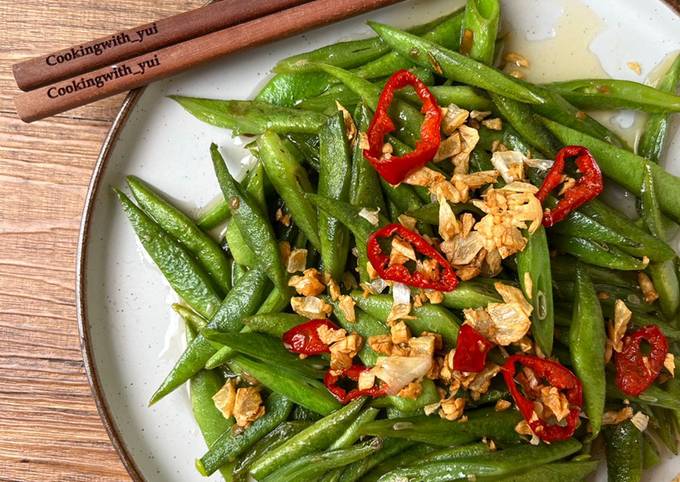 Step-by-Step Guide to Prepare Any-night-of-the-week Runner bean with crispy garlic, salt, chilli and pepper🌶 🧄