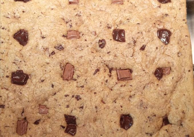 How to Cook Tasty Chocolate Chip Cookie Cake