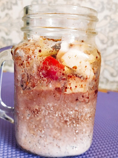 Hình của món Yến mạch cacao táo qua đêm (Overnight oats).