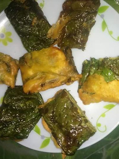 अरबी के पत्ते के पकोड़े (Arbi ke patte ke pakode recipe in Hindi) रेसिपी मुख्य फोटो