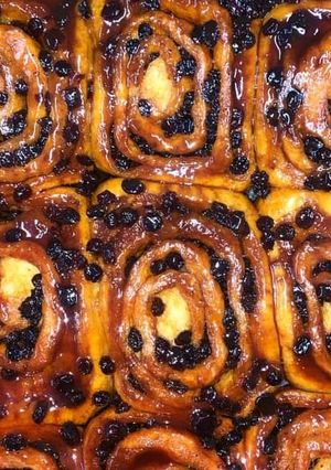 A picture of Chelsea buns.