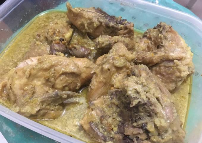 Langkah Mudah untuk Menyiapkan Ayam tulang lunak ungkep presto Anti Gagal