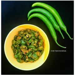 A picture of Mustard Green Chillies.