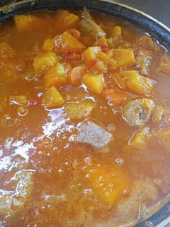 Una foto de Carne de cerdo guisada con calabaza a mi manera😍😋