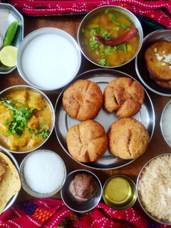 दाल बाटी चूरमा (Dal bati Churma recipe in Hindi) रेसिपी मुख्य फोटो