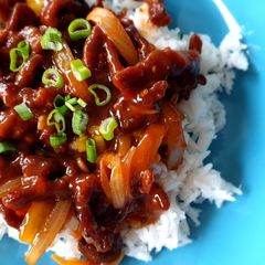 A picture of Chinese-style crispy beef.
