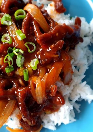 A picture of Chinese-style crispy beef.