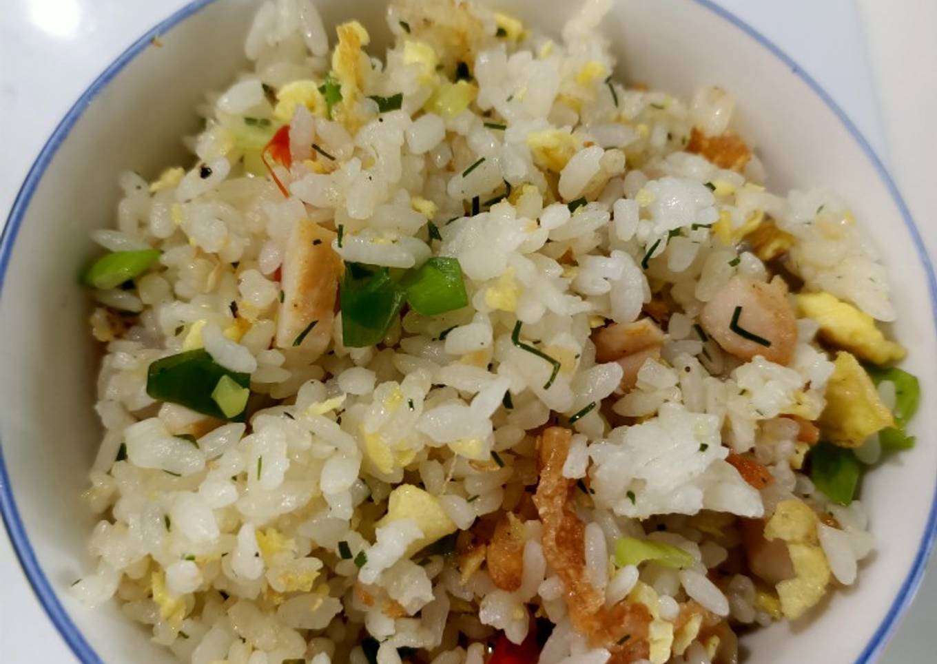 Daun jeruk goreng dengan nasi